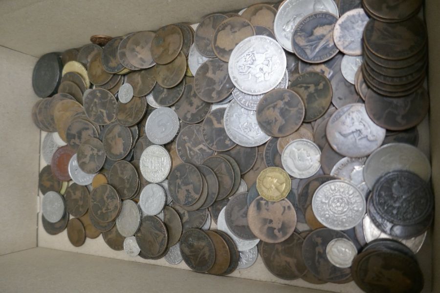 Mixed coinage containing GB coins including Charles II Crown 1672, Georgian and Victorian silver coi