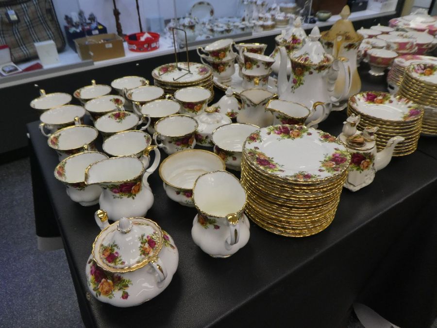 A quantity of Royal Albert 'Old Country Roses' teaware - Image 4 of 4