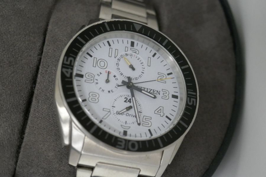 A pair of Citizen Eco-Drive watches case no.s E168-SO89379 Purchased March 2014 and 8637-SO80975 Pur - Image 3 of 3