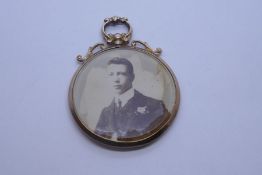 9ct gold framed circular open circular portrait locked with photograph sailor and gentleman, frame m