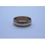 9ct yellow gold wedding band with decoration, size P, 2.3g approx