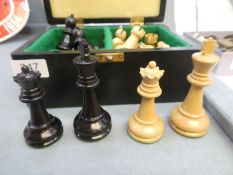 A modern weighted chess set similar to Jaques set, The king 9.5cm approx