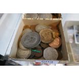 A small quantity of mixed coinage and similar