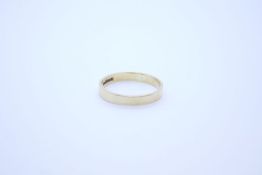 18ct yellow gold wedding band, size O, marked 750, London, approx 2g