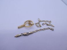 A 14ct yellow gold bracelet, AF broken, marked 585, approx 2.6g and an 18ct yellow gold pendant AF m