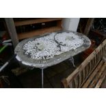 Oval outdoor table made in cast aluminium