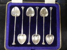 A cased set of six pretty silver coffee spoons, having a decorative love heart shaped bowl and seal