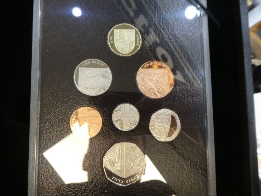 Mixed coinage including a quantity of £2 coins, a Royal Mint 2008 proof collection, bank notes and s - Image 4 of 5