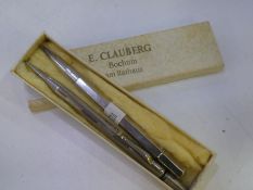 A Yard-O-Led pencil having decorative alternating pattern body. Marked Platinine. Also with a silver