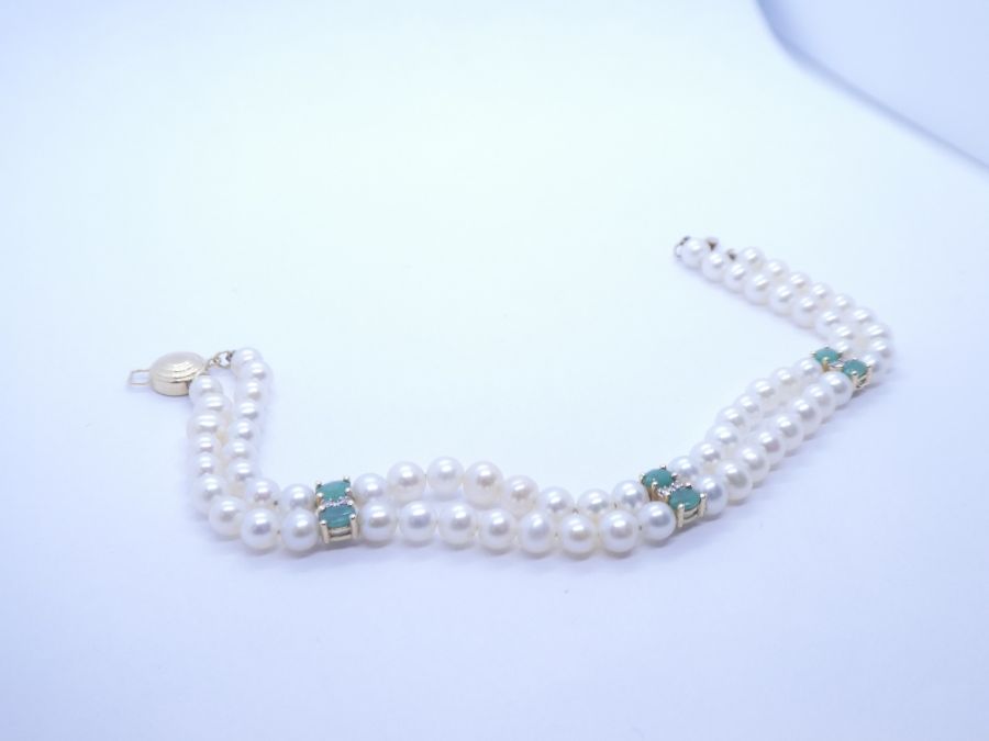 20th Century 14ct yellow gold clasp bracelet comprising two row cultured pearls, with 3 links set di - Image 2 of 8