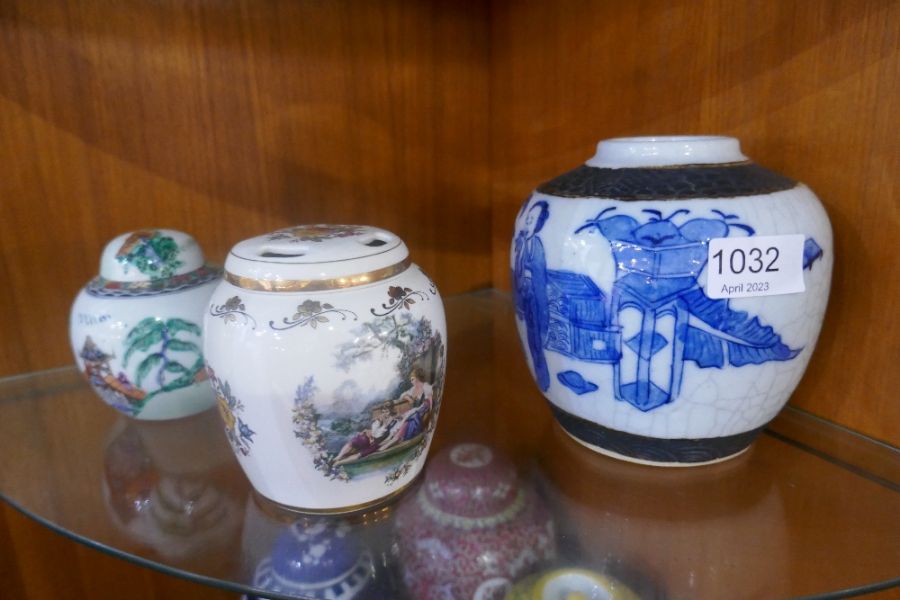 A quantity of oriental ginger jars and others, including a blue and white crackleware example - Image 2 of 5