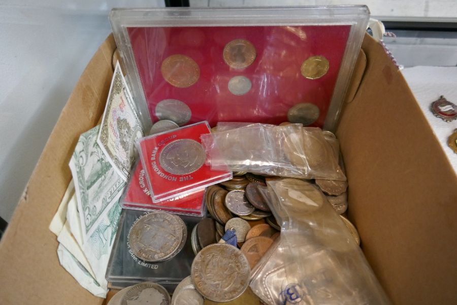 A quantity of mixed coins GB and Worldwide to include 19th Century, U.S. dollars, sundry notes and m