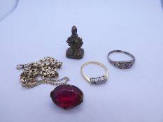 Mixed lot to include: piece of 9ct gold chain, 5g approx. An 18ct gold diamond trilogy ring AF, ston