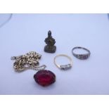 Mixed lot to include: piece of 9ct gold chain, 5g approx. An 18ct gold diamond trilogy ring AF, ston