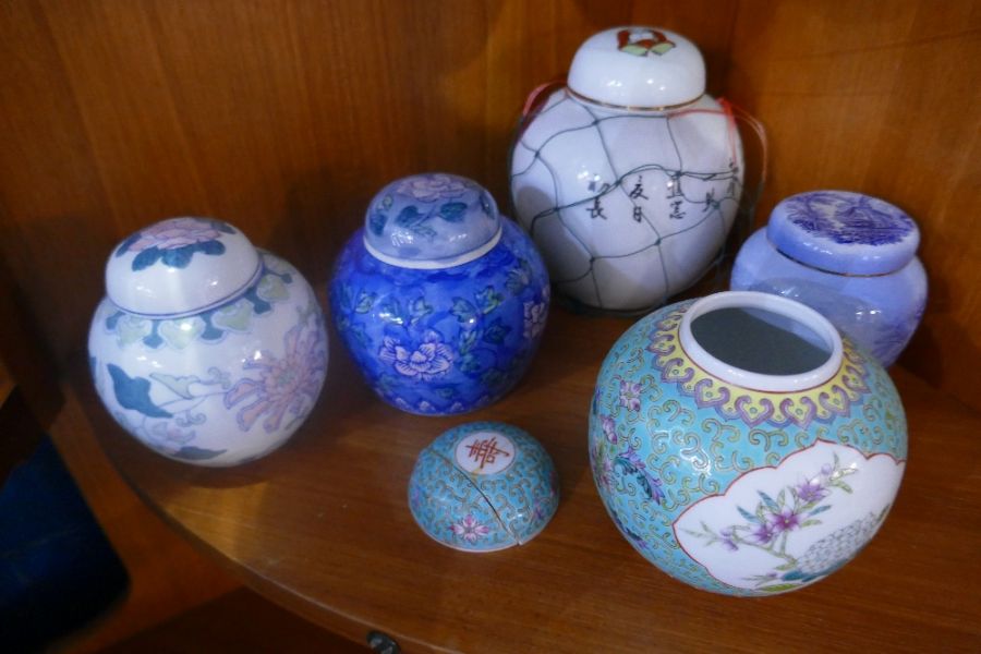 A quantity of oriental ginger jars and others, including a blue and white crackleware example - Image 3 of 5