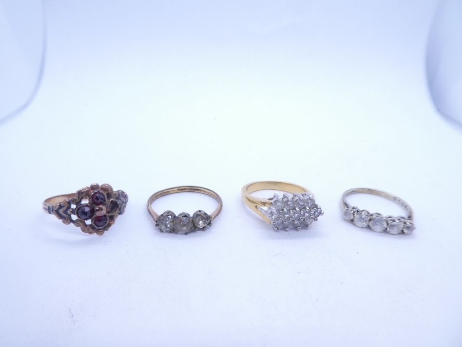 Four dress rings to include one yellow metal example - Image 4 of 7