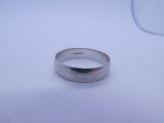 9ct white gold wedding band, marked 375, size Z, approx 3.8g