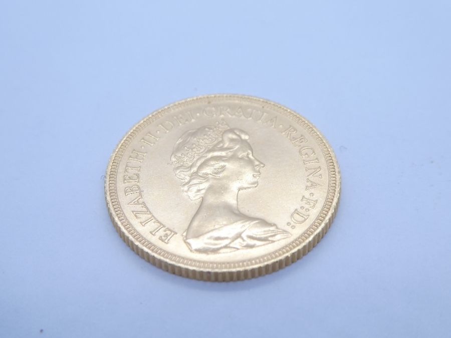 22ct gold Full Sovereign, dated 1981 Elizabeth II & George and the Dragon - Image 2 of 2