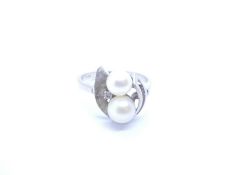 14K white gold dress ring set with 2 pearls in horseshoe with single diamond chip, marked 14K, split