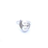 14K white gold dress ring set with 2 pearls in horseshoe with single diamond chip, marked 14K, split