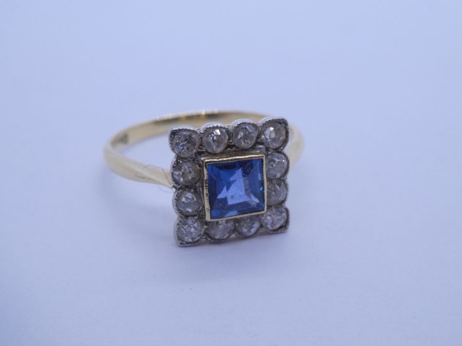 Art Deco Sapphire and diamond cluster ring with central square cut sapphire approx 0.4 carat, surrou - Image 3 of 5