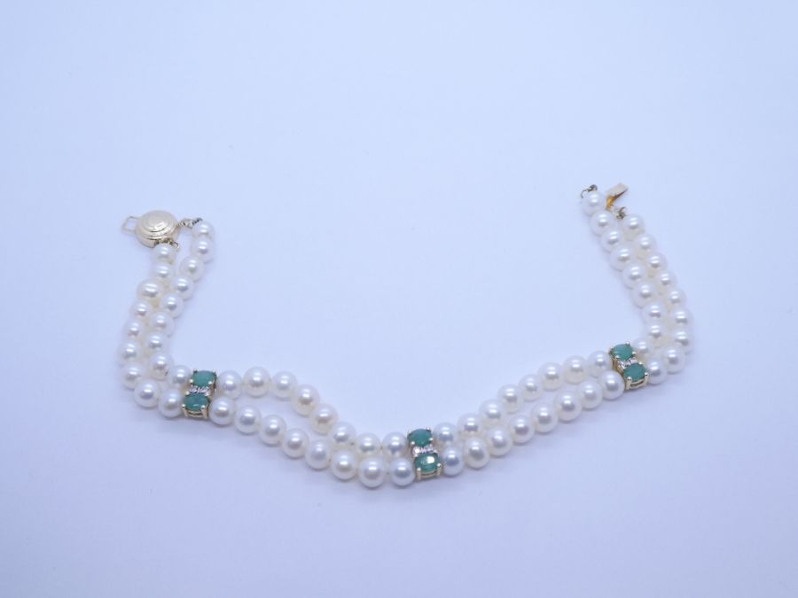 20th Century 14ct yellow gold clasp bracelet comprising two row cultured pearls, with 3 links set di - Image 4 of 8