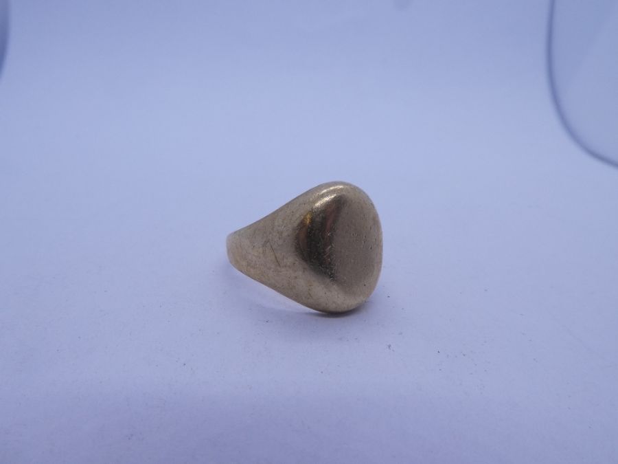 9ct yellow gold signet ring with oval panel, marked 375, size M, approx 8.88g - Image 2 of 3