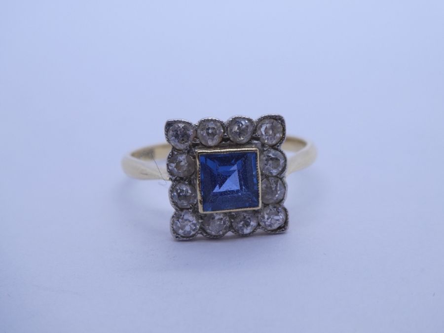 Art Deco Sapphire and diamond cluster ring with central square cut sapphire approx 0.4 carat, surrou - Image 5 of 5