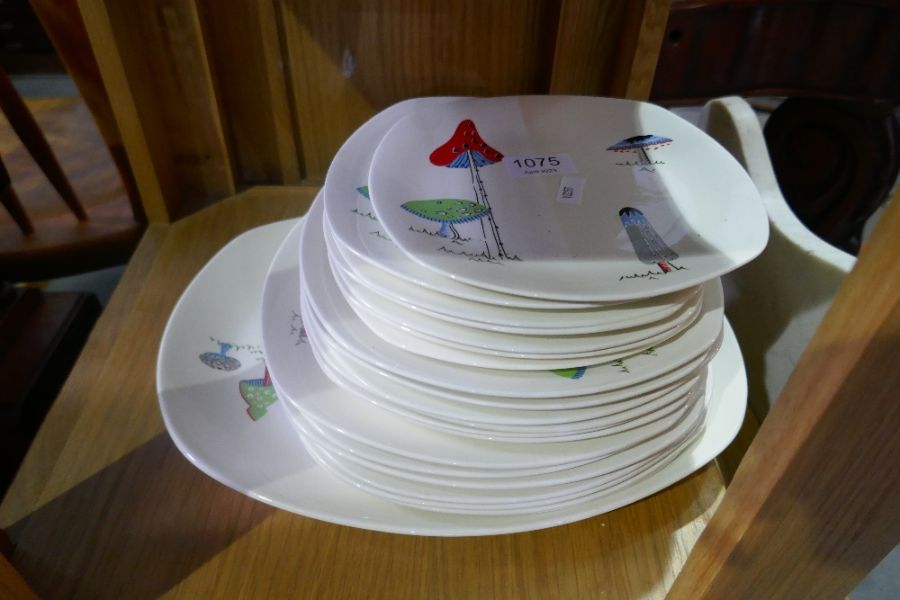 A quantity of Midwinter plates decorated Fungi (various sizes)