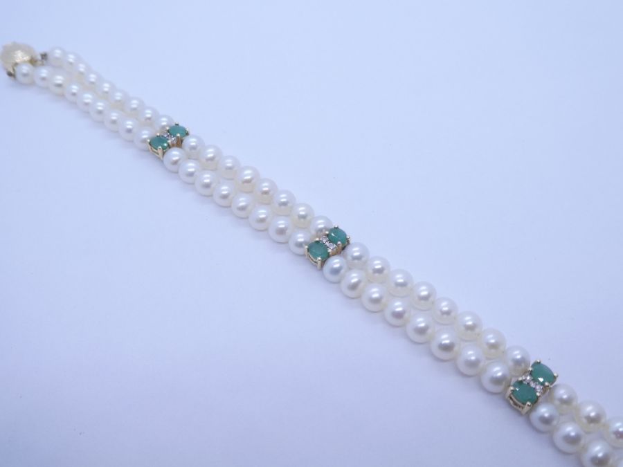 20th Century 14ct yellow gold clasp bracelet comprising two row cultured pearls, with 3 links set di - Image 8 of 8