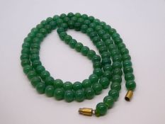 String of green hardstone beads, screw catch, character marks, 77cm