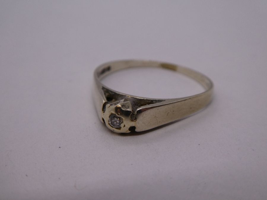 9ct white gold engagement ring, with illusion set diamond, size O, 1.8g approx. Gold content value e - Image 3 of 6