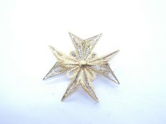 18ct yellow gold filigree floral brooch, marked 18, 3.5cm, approx 5g