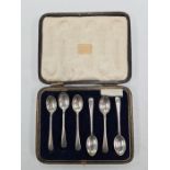 A cased set of silver teaspoons by Joseph Rodgers and sons, Sheffield 1915, 1.98 ozt approx