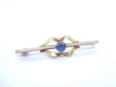 Yellow gold decorative bar brooch set with blue paste stone, marks worn, approx 1.4g
