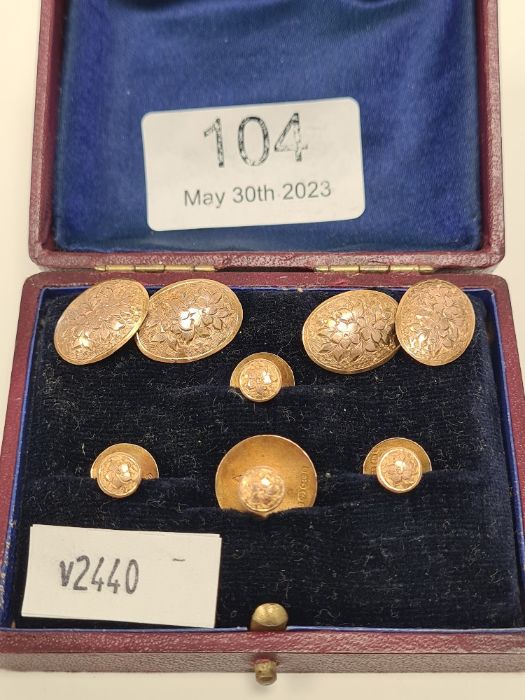 Cased set of 4 9ct gold dress studs marked 375, Birmingham and a pair of oval floral engraved matchi - Image 3 of 3