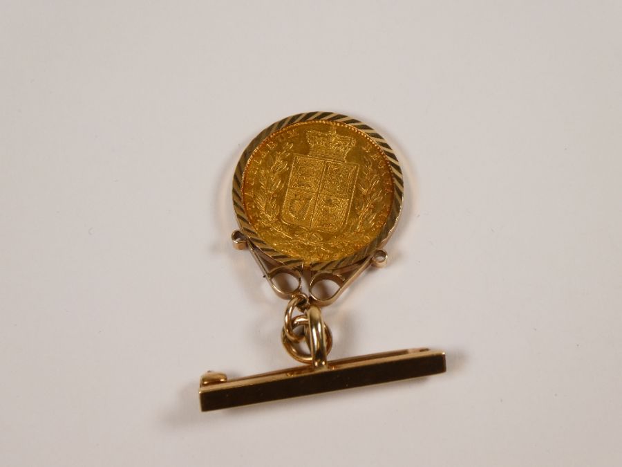 9ct gold bar brooch with suspended 9ct gold mounted 22nd yellow gold Young Victoria and Sheild back - Image 4 of 4