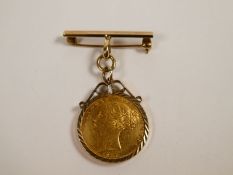9ct gold bar brooch with suspended 9ct gold mounted 22nd yellow gold Young Victoria and Sheild back