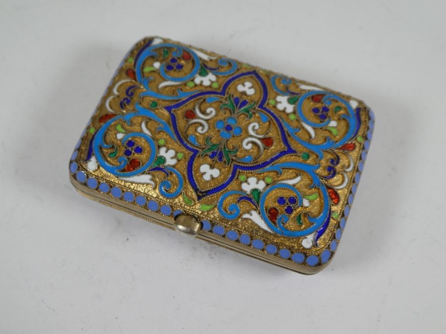 A 19th Century Russian silver gilt and cloisonne purse having polydrome arabesque body of high quali - Image 2 of 5