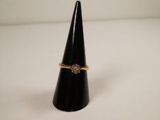 18ct yellow gold solitaire ring illusion set, size N/O, approx 3g, maker H & S