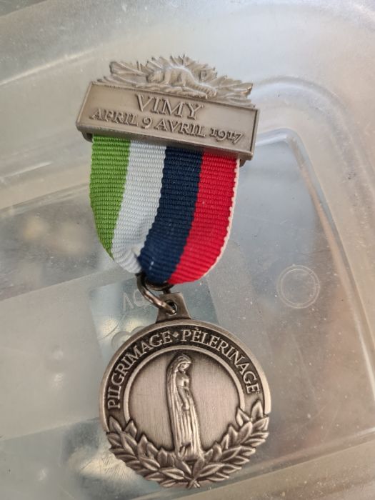 A World War II War Medal and French Medal inscribed VIMY April 9, 1917 - Image 2 of 2