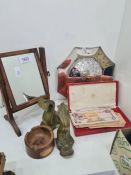 A mixed lot to include an apprentice style dressing mirror, a plated Jubilee style dish and foreign