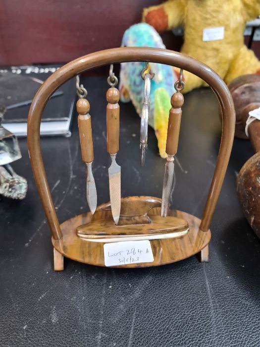 Art Deco Bakelite dressing table manicure set comprising nail file, cuticle trimmer, nail buffer, sc - Image 3 of 4