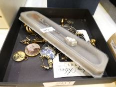 Tray antique and later silver items including chains, bangle rings etc plus a yellow metal brooch mo