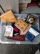 Box of mostly boxed costume jewellery to incl watch, pearls, brooches etc