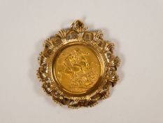 9ct gold mounted 22ct gold Full Sovereign, dated 1900 veiled head Victoria & George & the Dragon, Pe