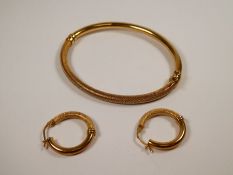9ct yellow gold hinged bangle with textured half, and mathcing 9ct gold hoop earrings, marked 375, l