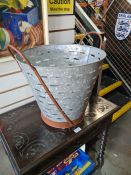Oyster / olive bucket