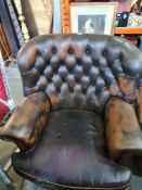 A reproduction leather button back settee and armchair