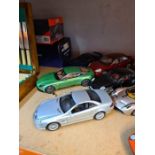 A quantity of 1:18 scale model cars including a Kyosho Lamborghini Miura (11)